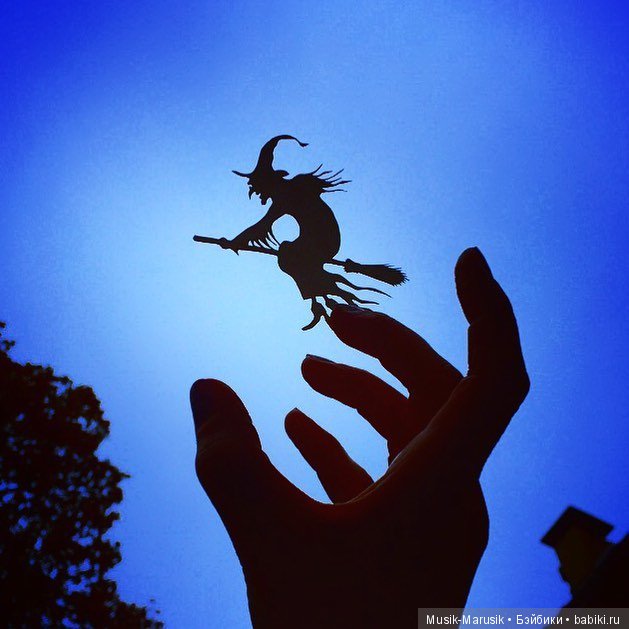 Немка вырезает скальпелем из бумаги удивительные картины и фотографирует на просвет на фоне неба. Это невероятно красиво