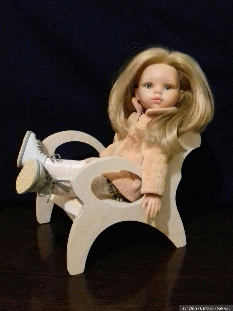 На чём сидят наши куклы — Мебель для кукол и домиков: фото