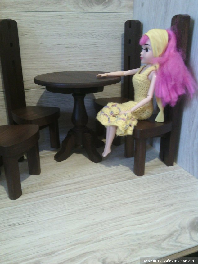 На чём сидят наши куклы — Мебель для кукол и домиков: фото (фото 2)