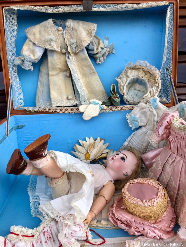 Demoiselle Jumeau с коробкой и великолепным оригинальным гардеробом