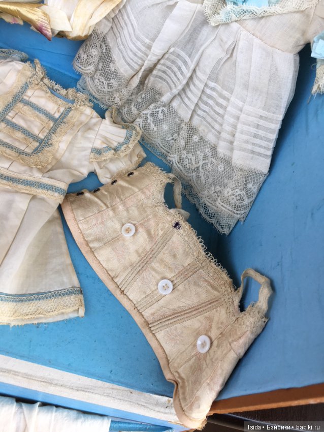 Demoiselle Jumeau с коробкой и великолепным оригинальным гардеробом