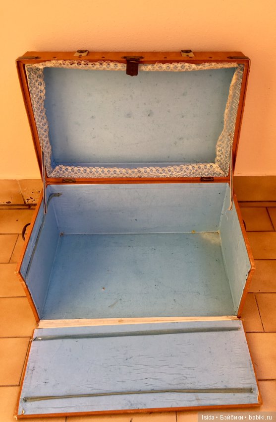 Demoiselle Jumeau с коробкой и великолепным оригинальным гардеробом