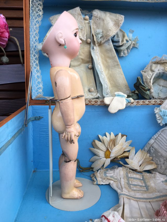 Demoiselle Jumeau с коробкой и великолепным оригинальным гардеробом