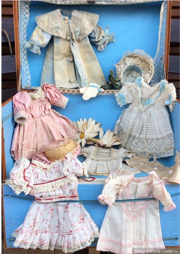 Demoiselle Jumeau с коробкой и великолепным оригинальным гардеробом