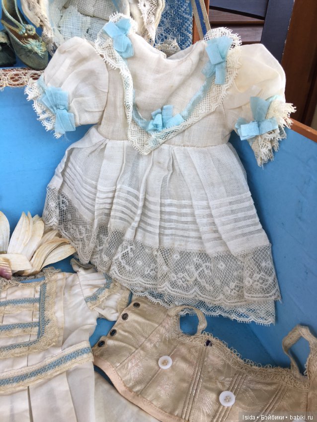 Demoiselle Jumeau с коробкой и великолепным оригинальным гардеробом