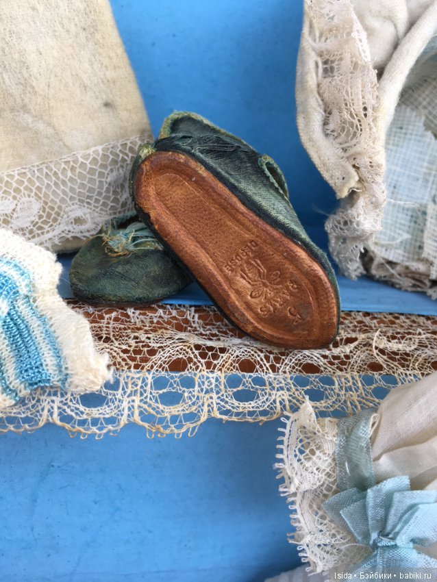 Demoiselle Jumeau с коробкой и великолепным оригинальным гардеробом