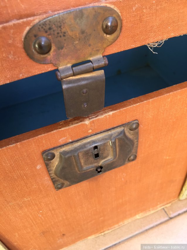 Demoiselle Jumeau с коробкой и великолепным оригинальным гардеробом