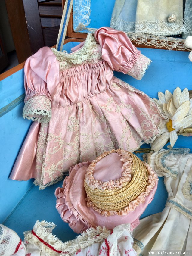 Demoiselle Jumeau с коробкой и великолепным оригинальным гардеробом