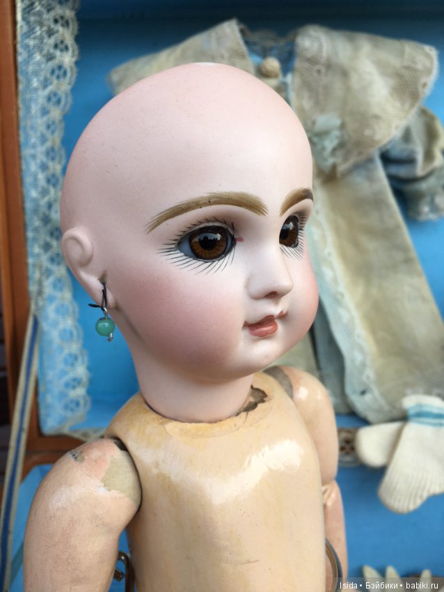 Demoiselle Jumeau с коробкой и великолепным оригинальным гардеробом