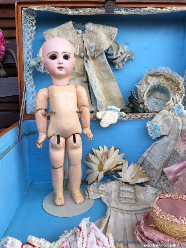 Demoiselle Jumeau с коробкой и великолепным оригинальным гардеробом