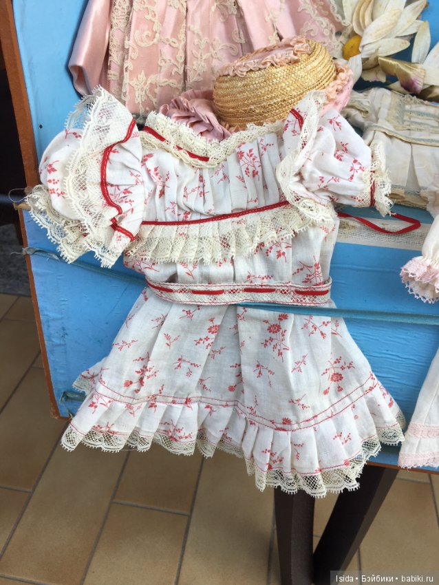 Demoiselle Jumeau с коробкой и великолепным оригинальным гардеробом