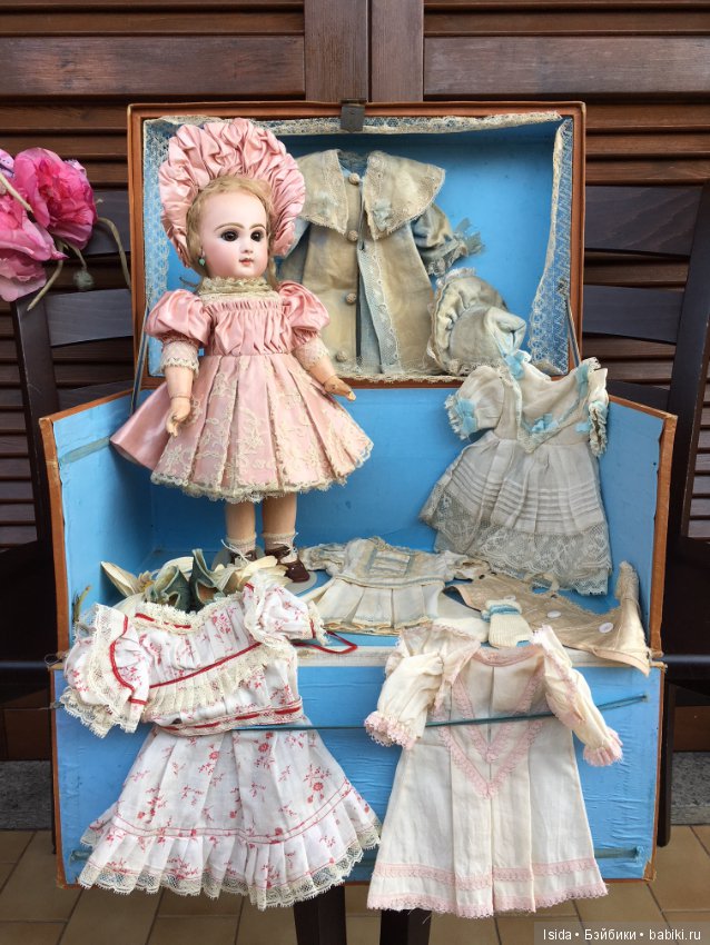 Demoiselle Jumeau с коробкой и великолепным оригинальным гардеробом