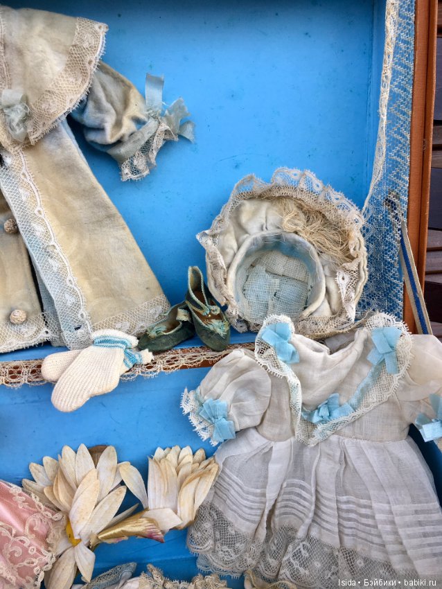 Demoiselle Jumeau с коробкой и великолепным оригинальным гардеробом