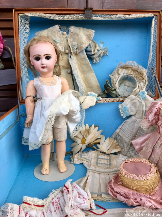 Demoiselle Jumeau с коробкой и великолепным оригинальным гардеробом