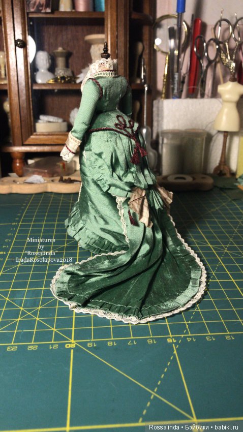 С модных страниц журнала. Коллекционная миниатюра 1/12