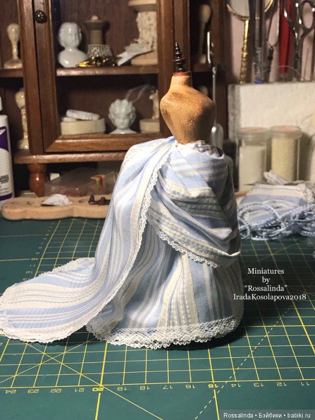 С модных страниц журнала. Коллекционная миниатюра 1/12