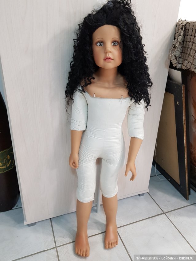 Установка и закрепление поворотной головы на грудной пластине большой виниловой куклы (фото 3)