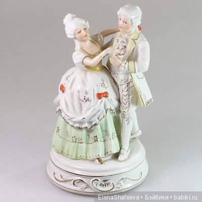Уважаемые коллекционеры, прошу помощи в опознании фарфоровой статуэтки (фото 2)