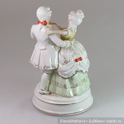 Уважаемые коллекционеры, прошу помощи в опознании фарфоровой статуэтки (фото 3)
