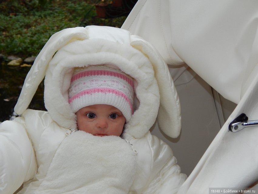 Новая кукла в новой коляске