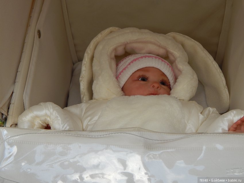 Новая кукла в новой коляске (фото 3)