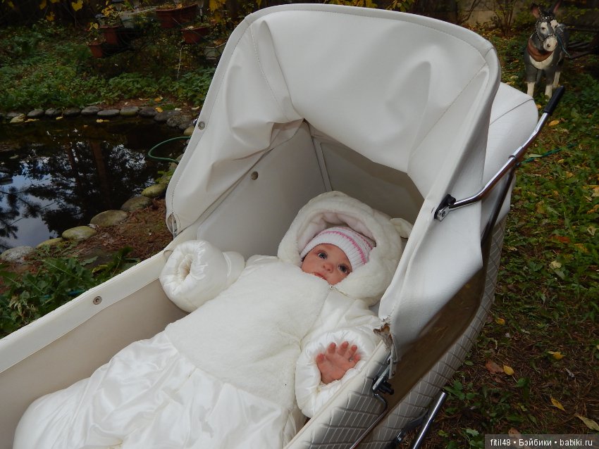 Новая кукла в новой коляске