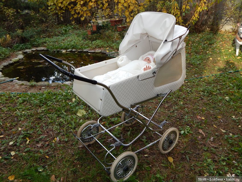Новая кукла в новой коляске