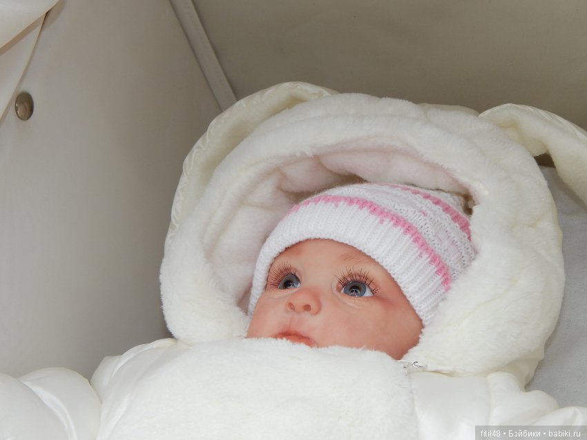 Новая кукла в новой коляске