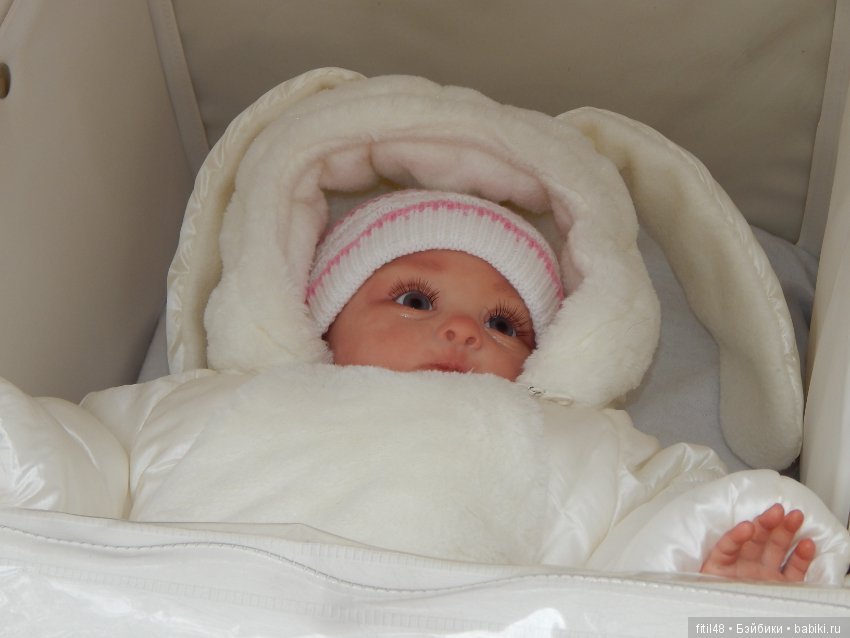 Новая кукла в новой коляске