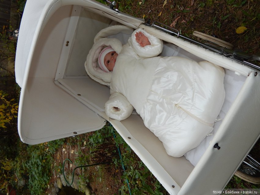 Новая кукла в новой коляске