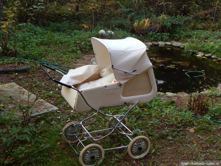 Новая кукла в новой коляске