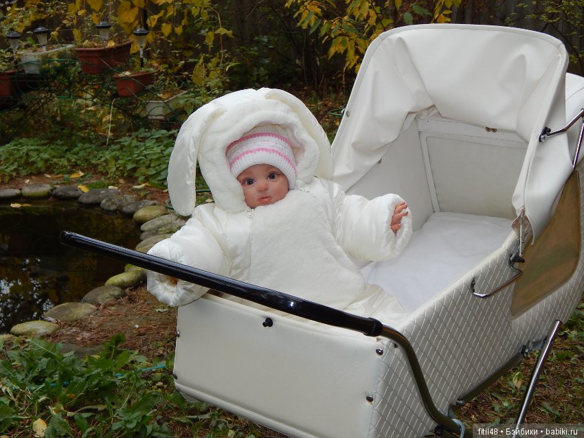 Новая кукла в новой коляске