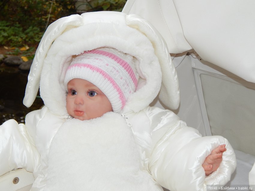 Новая кукла в новой коляске