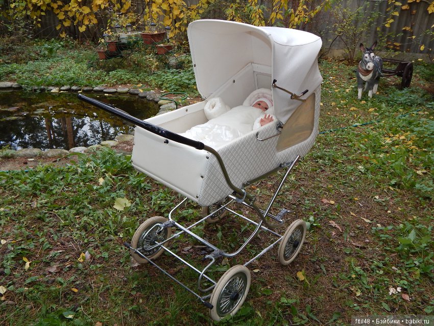 Новая кукла в новой коляске
