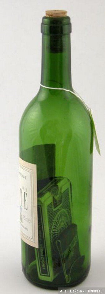 Некоторые из бутылок, которые невероятным образом наполнил Гарри Энг