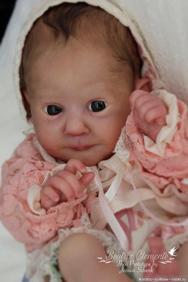 Theo скульптора Jessica Schenk, автор прототипа Beatriz Clemente