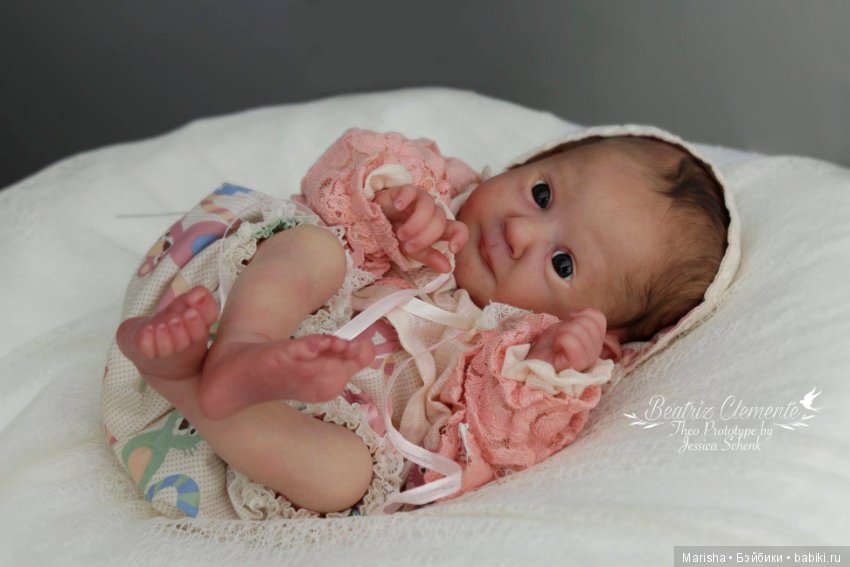 Theo скульптора Jessica Schenk, автор прототипа Beatriz Clemente