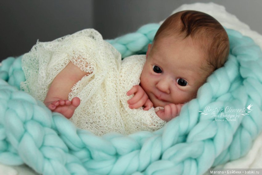 Theo скульптора Jessica Schenk, автор прототипа Beatriz Clemente