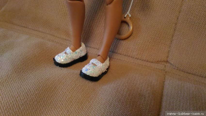 Каким куклам подошла обувь из Китая