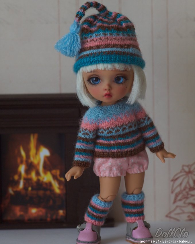 Зима близко - малышка Розмари в вязаной одёжке