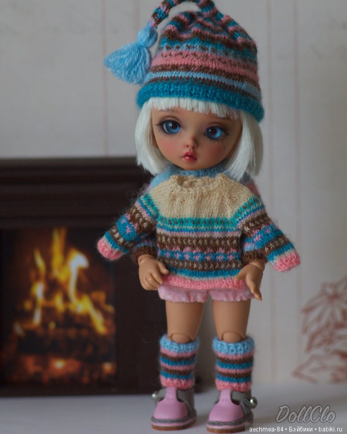 Зима близко - малышка Розмари в вязаной одёжке (фото 4)