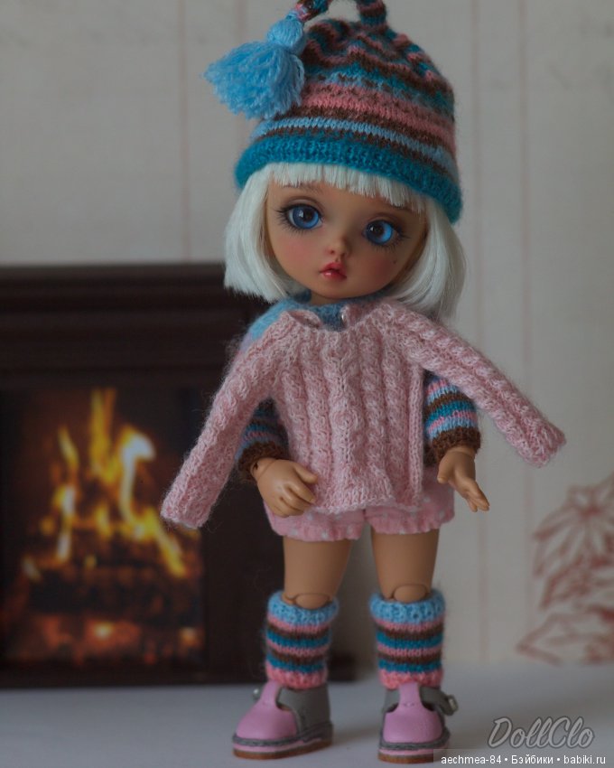 Зима близко - малышка Розмари в вязаной одёжке (фото 2)