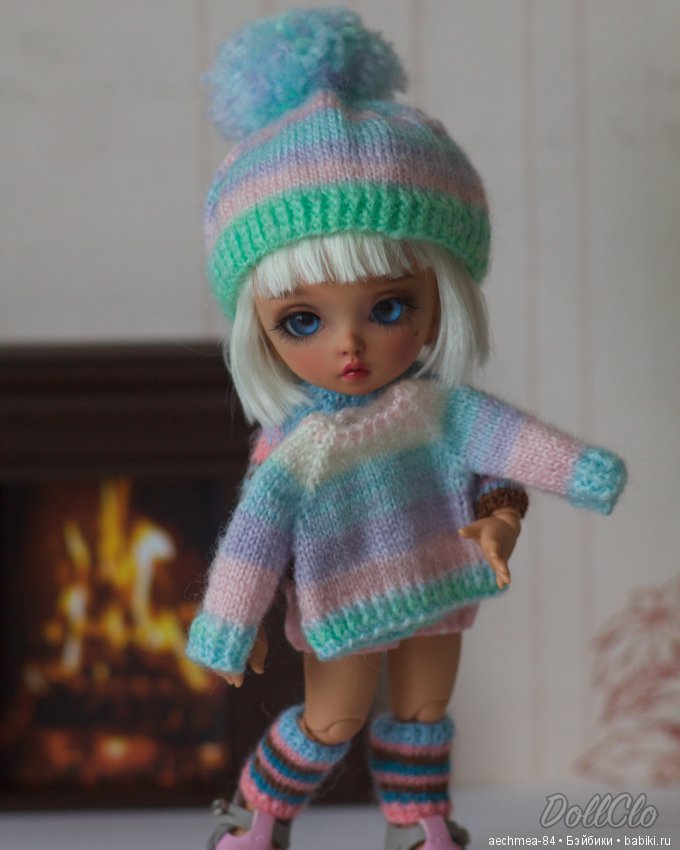 Зима близко - малышка Розмари в вязаной одёжке (фото 6)