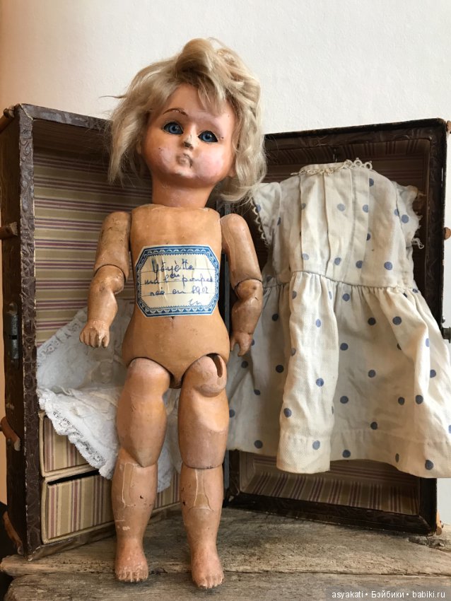 Bebe tout en boes - деревянная французская куколка