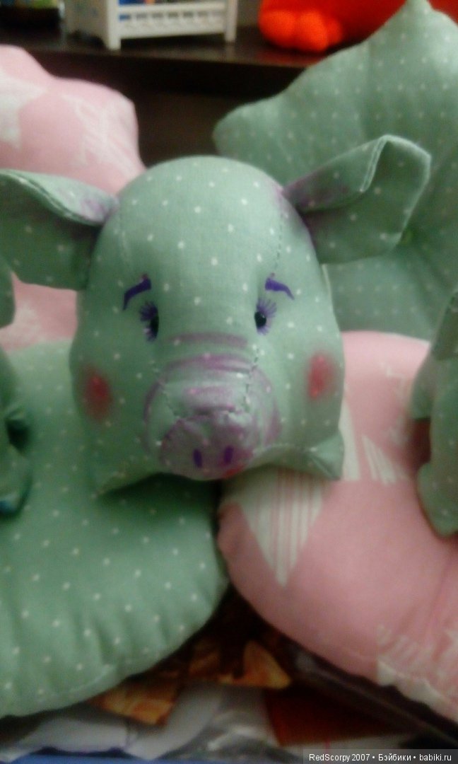 Мои новые игрушки-хрюшки по моей авторской выкройке... готовимся к Новому Году (фото 7)