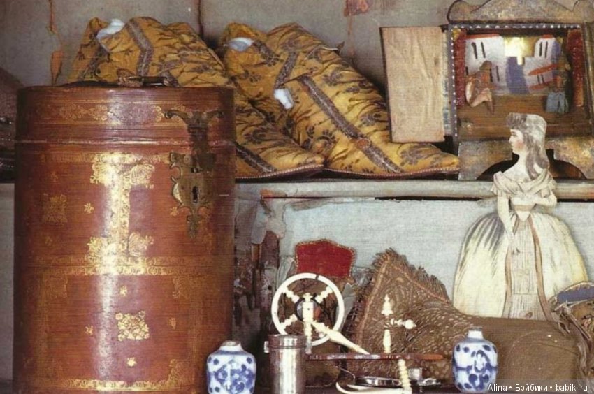 Антикварный кукольный домик (фото 9)