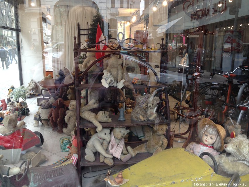Любителям антикварных мишек посвящается