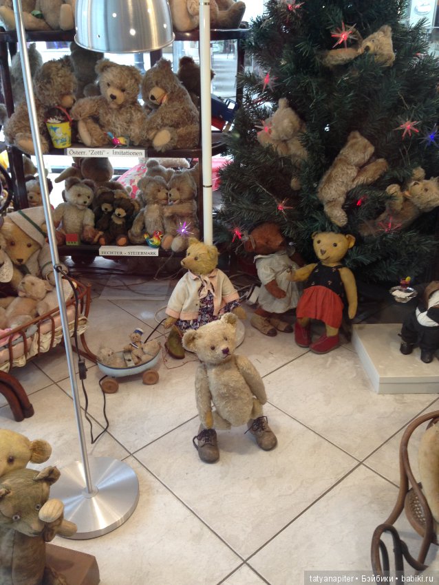 Любителям антикварных мишек посвящается