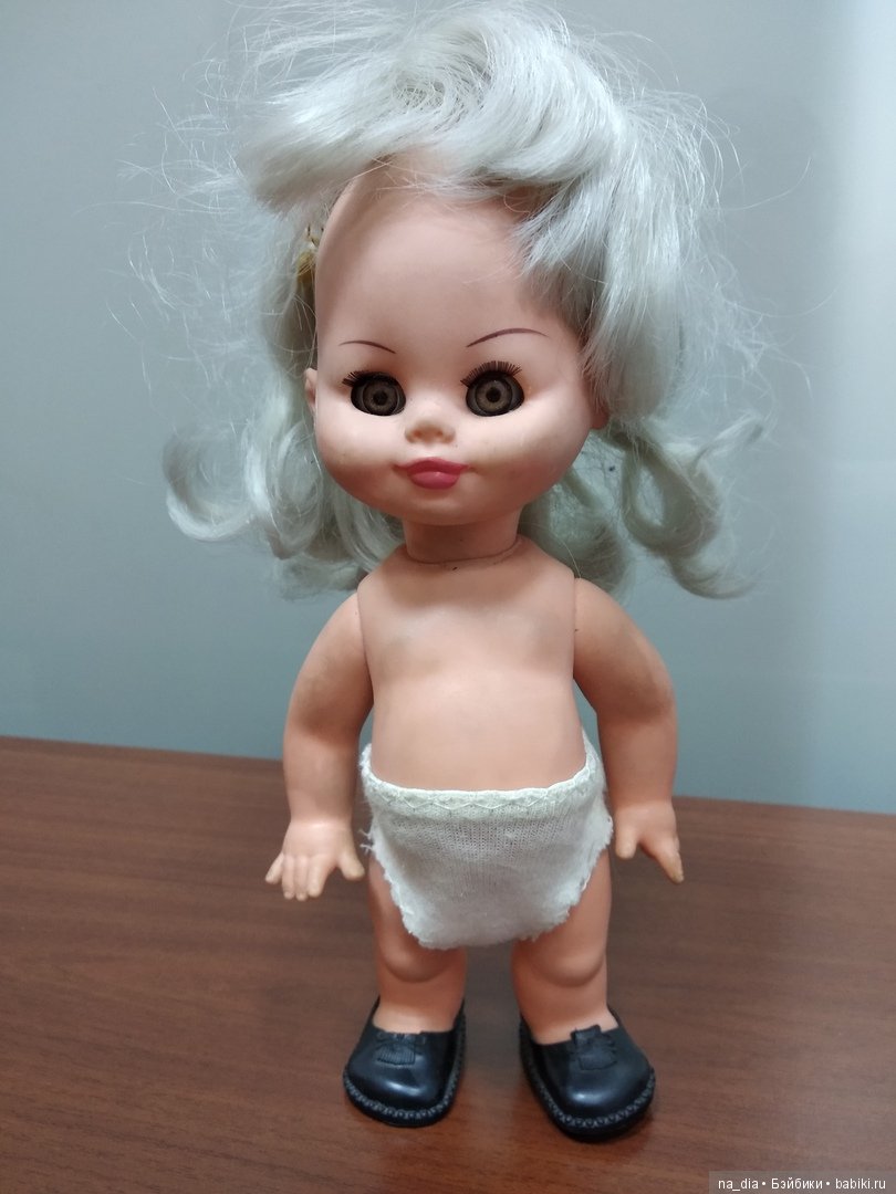 Разбираю старые залежи игрушек. Подскажите что за куклы