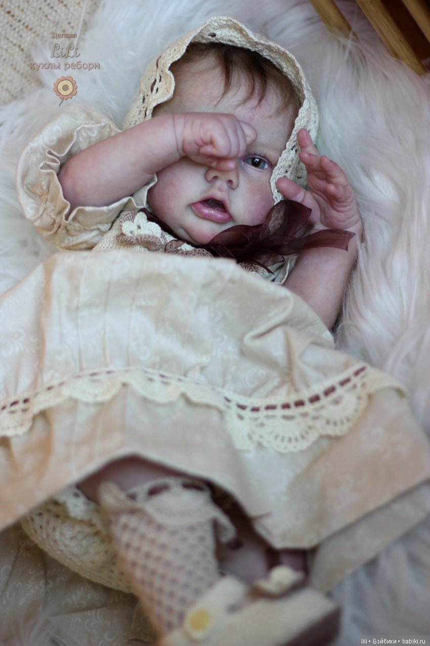 Малышка Пенни в красивом наряде